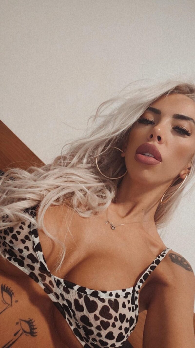 A-level Blonde Escort Raissa Selfie