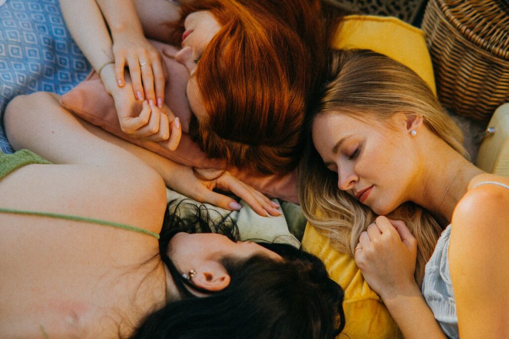 What men and women really want from a threesome